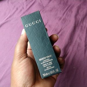 Gucci Lustrous Glow Foundation 150